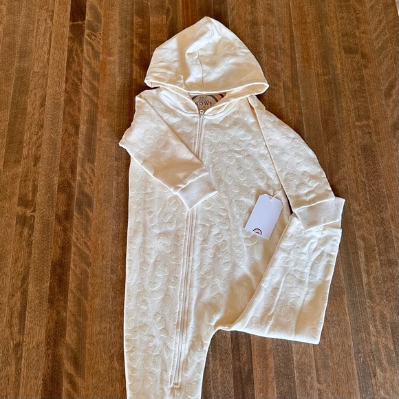 NWT Jackson Rowe - Little Rowe Hooded Romper - Picture 3 of 5